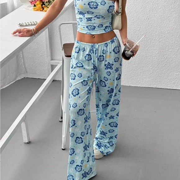 Floral Blue and White Two-Piece Set - Picture 4 of 6